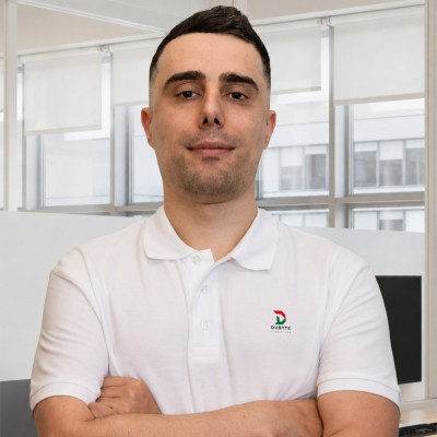 Valerio Morici, ritratto in ufficio.