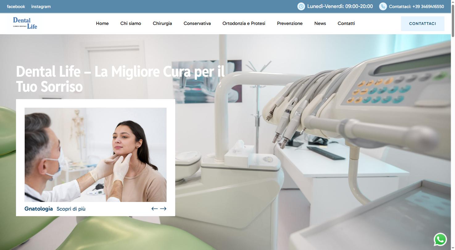 Home di Dental Life: riunito odontoiatrico fotografato in studio, con il titolo sovrapposto e una scheda che mostra i trattamenti.